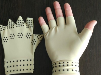 Ease Of Use Compression Arthritis Gloves