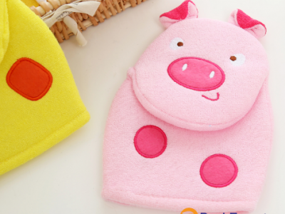 New design cleansing glove for children 4 pack in box