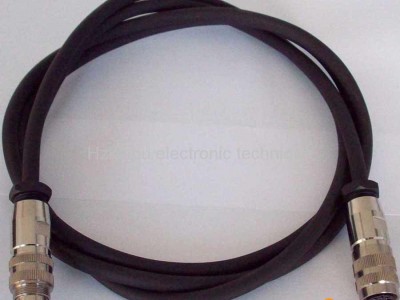 AISG cable connectors