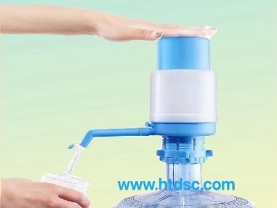 Hand pump
