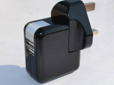 Dual USB charger with UK plug in black