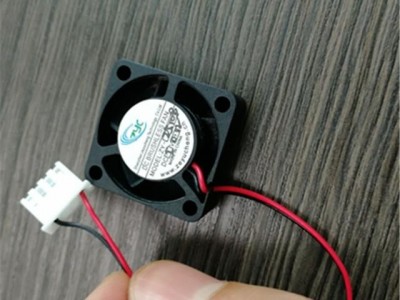 12V Ball Bearing Small Brushless DC Cooling Fan with 25x25x10mm