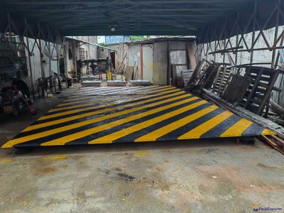 Hong Kong Black and yellow non-slip plate. - Ground non-slip plate