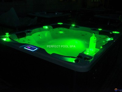 Luxury hot tub with nice design and competitive price