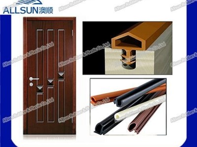 Rubber sealing strip for door and window