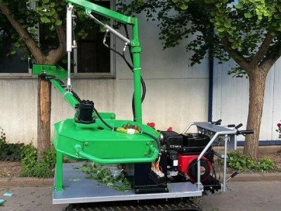 Crawler self-propelled fruit picking vibration shaking machine