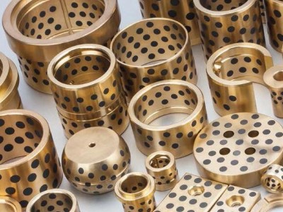 Metallic self-lubricating bearings