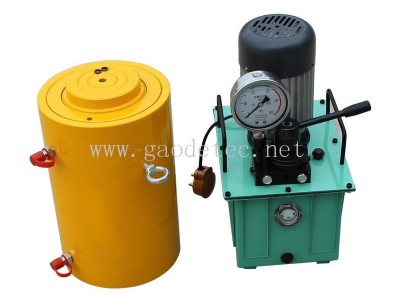Double acting 200 ton lifting hydraulic jacks