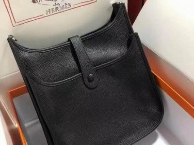 Evelyne leather crossbody bag black