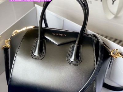 Antigona Lock bag in Box leather          bags          purse          tote hand