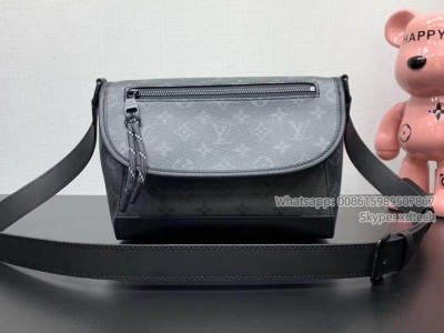 Bags, Pulse Messenger, Monogram Eclipse