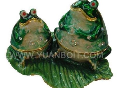 Sell Frog family trinket box