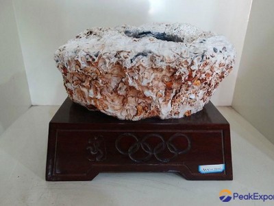 bird`s nest agate stone