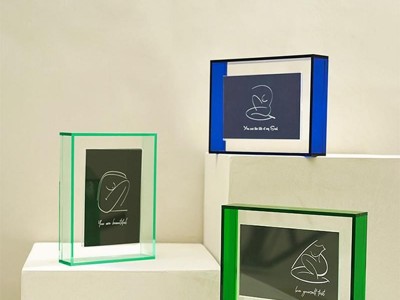 Acrylic Frame Perspex picture frame Maanetics frame