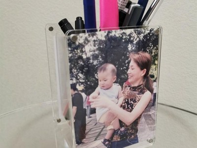 Acrylic pen holder with photo frame