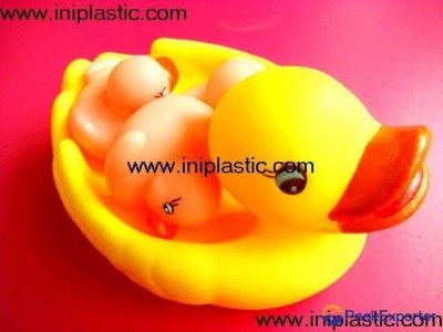 we produce vinyl ducks family duck mom and son custom make duck custom made duck