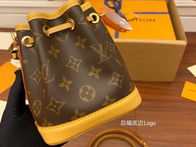 2025 real leather     mall bags for phone bucket gift bags key Chain bag