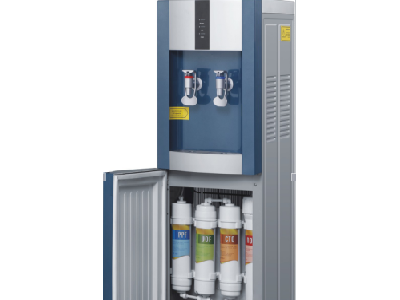 Water dispenser with filters