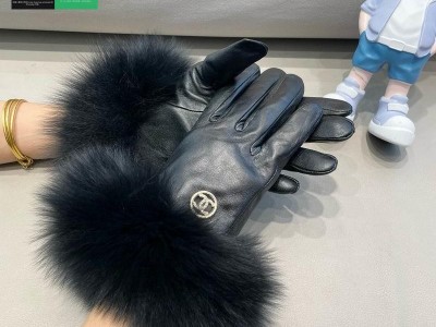 Wholesaler Co Co Black leather Gloves CC Brand Fur leather Gloves     edallion g