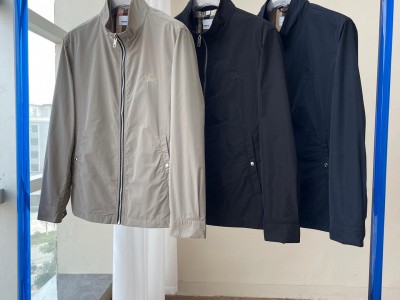 Wholesaler Men's          Jackets          Hooded jacket          Windbreaker