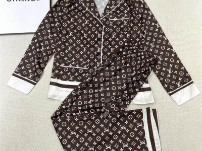 pparel knit cardigan sweater denim suit     ress shorts shirt tshirt