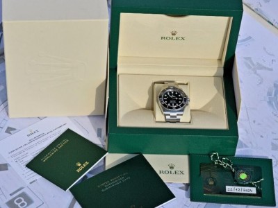 Rolex Submariner No Data ref. 124060 December 2024 NEW with All Kit-show luxury