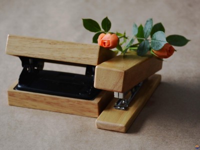 Customized nature wooden stapler wooden paper punchers wooden stationery schook