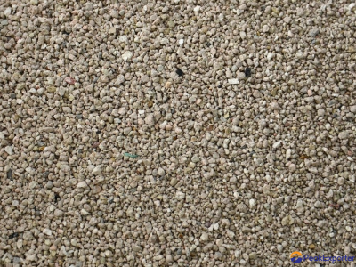 Irregular natural mineral cat litter