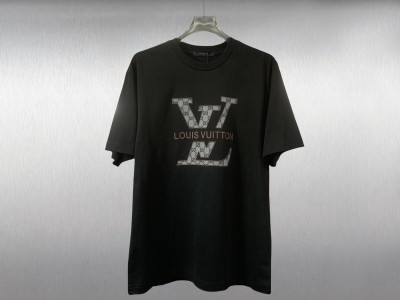 Louis Vuiton Embroidery Craftsmanship T Shirt Soft Comfotable Clothes in Summer
