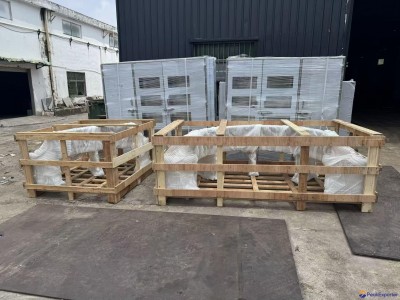 Arc-shaped outdoor benches and eco-friendly wooden benches at Hong Kong Airport