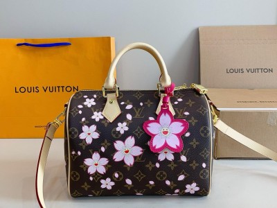 Bougie on a Budget               Bag Purse     peedy 25     ag With Flower