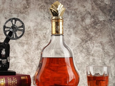 Engraving Flat Whisky Vodka 750ml Vodka Glass Different Spirit Glass Bottle