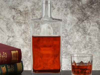 500ml 700ml 750ml Whiskey Glass Luxury Spirit Bottle With Cork